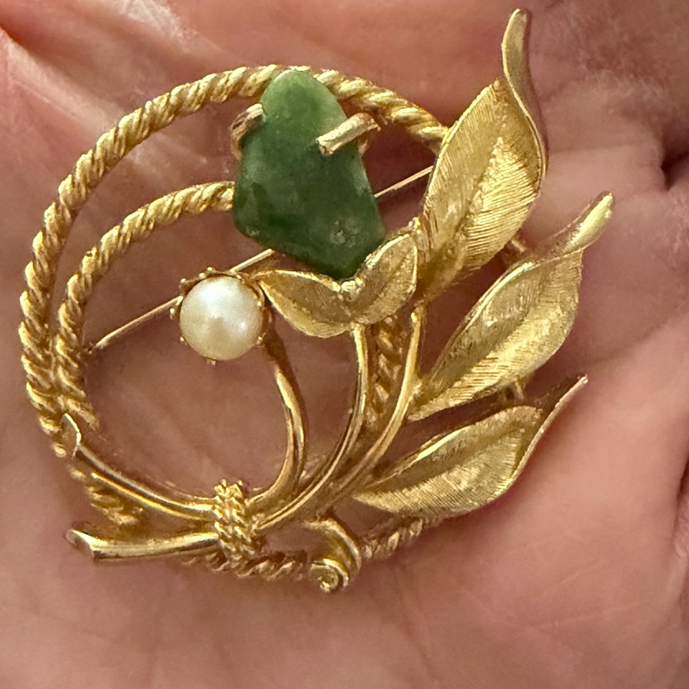 Vintage Sarah Coventry brooch gold tone green jade stone faux pearl flower - Picture 4 of 4